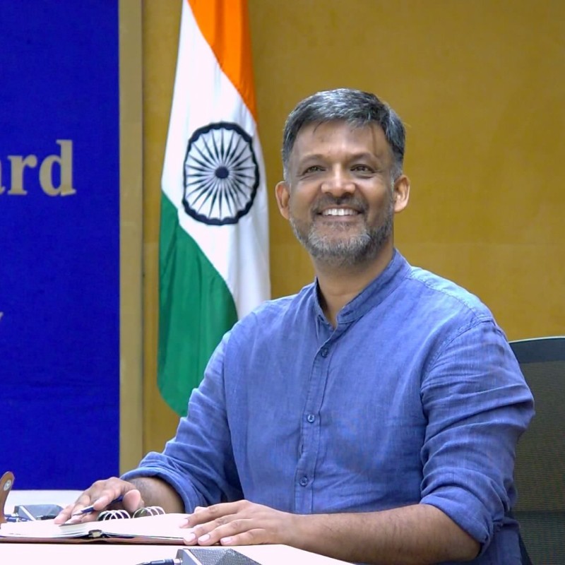 Navy veteran Navneet Kaushik addressing founders